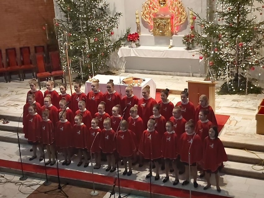 Bełchatów. Schola śpiewa kolędy i pastorałki. Wystąpią też w koncercie dla Patryka