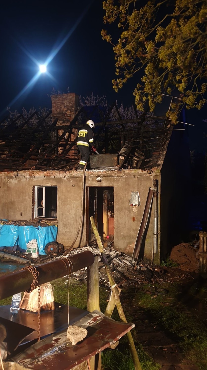 Pogorzelcy z Dobrzewina w gminie Szemud potrzebują pieniędzy na odbudowę domu |ZDJĘCIA