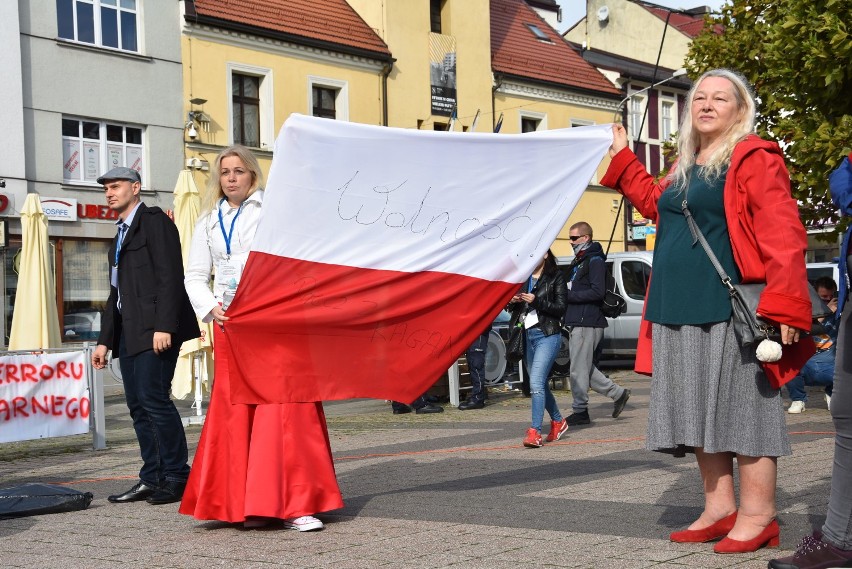 Protest antycovidowców w Rybniku: "Pecz z pandemią" wołali uczestnicy gdy w Polsce 5330 nowych zarażeń na koronawirusa