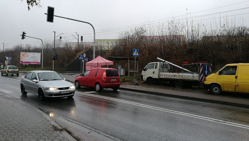 Chrzanów. Nadal nie działa sygnalizacja na ul. Podwale. Za jej naprawę zapłaci pijany kierowca