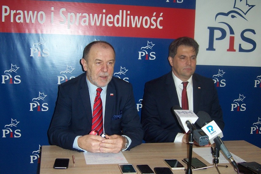 Posłowie PiS chwalą się sukcesami