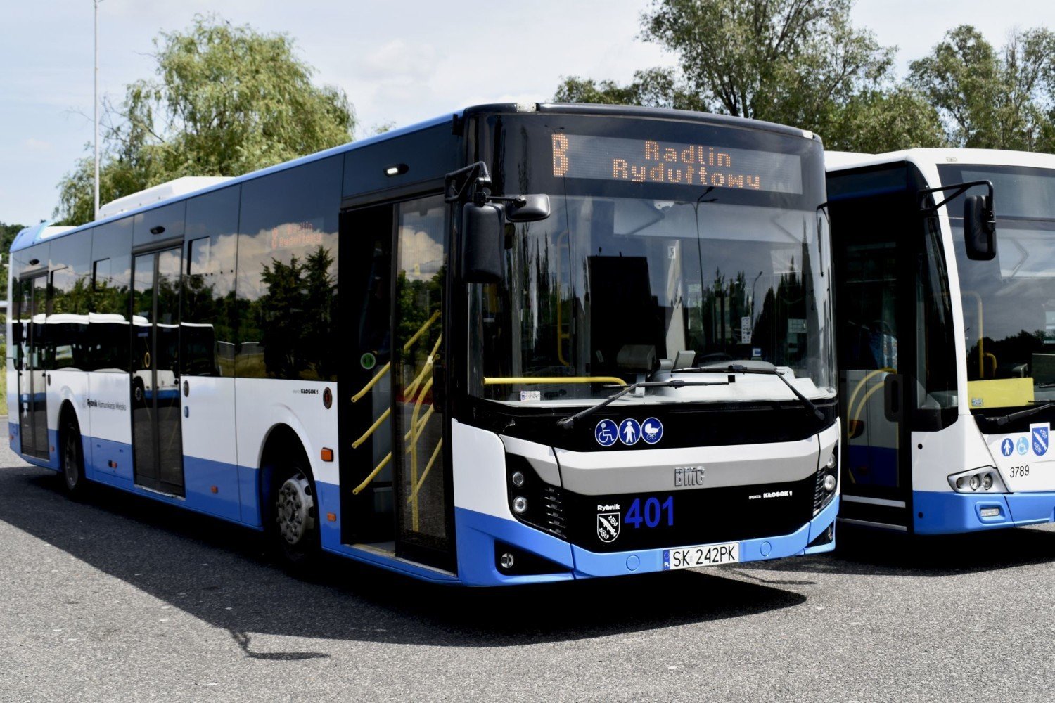 Dziewięć nowych autobusów komunikacji miejskiej w Rybniku. Mają nawet  ładowarki USB! | Rybnik Nasze Miasto