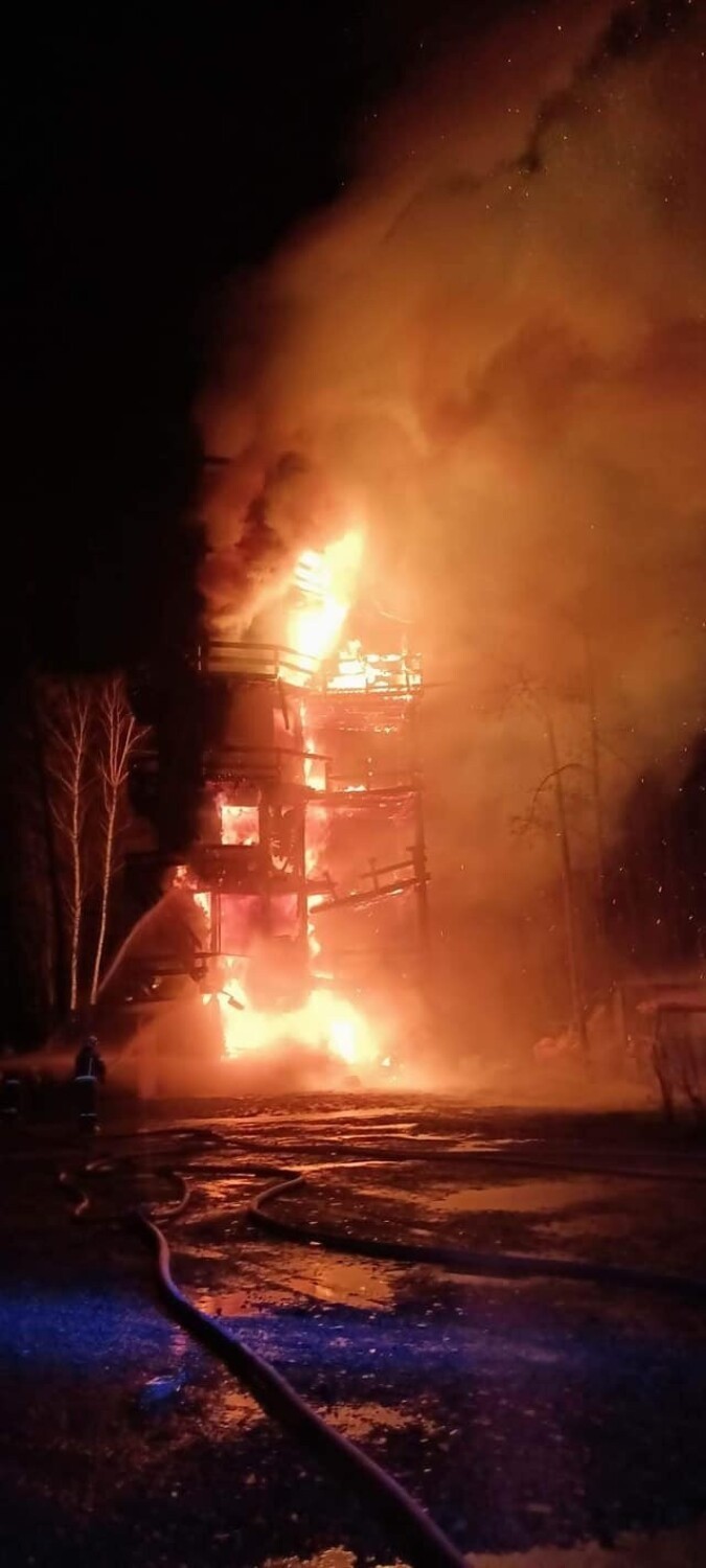 Ogień gasiło 36 strażaków z całego powiatu bielskiego