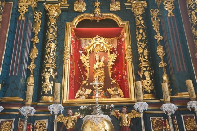 Figura Matki Bożej Kębelskiej w Wąwolnicy
