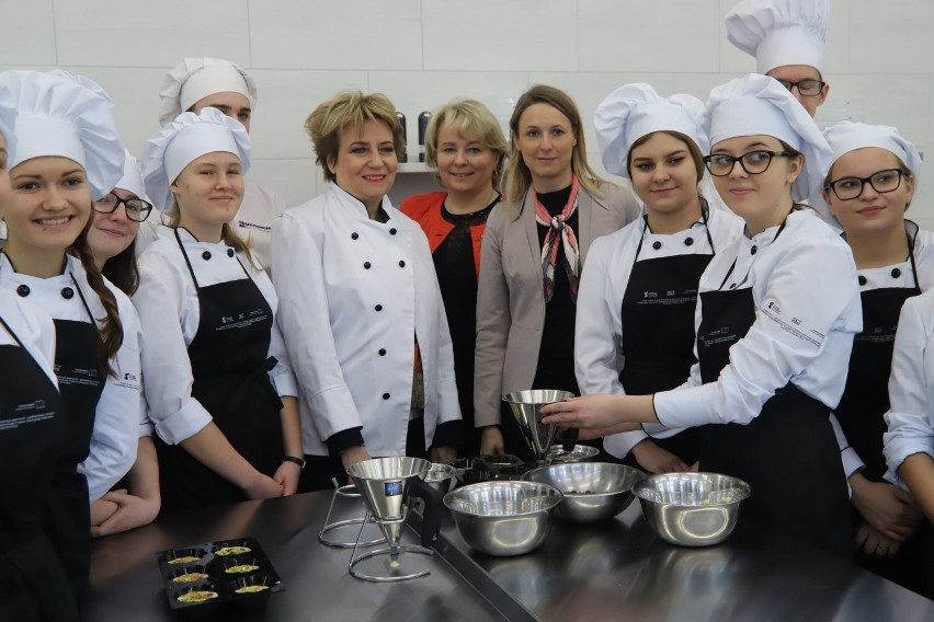 Na zaproszenie uczennic Gastronomika Hanna Zdanowska wzięła...