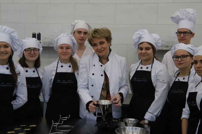 Na zaproszenie uczennic Gastronomika Hanna Zdanowska wzięła...