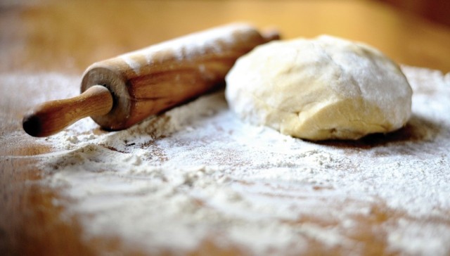 Teraz już wiesz, jakiej mąki użyć do pierogów, chleba, ciasta francuskiego, sosu albo pizzy.
