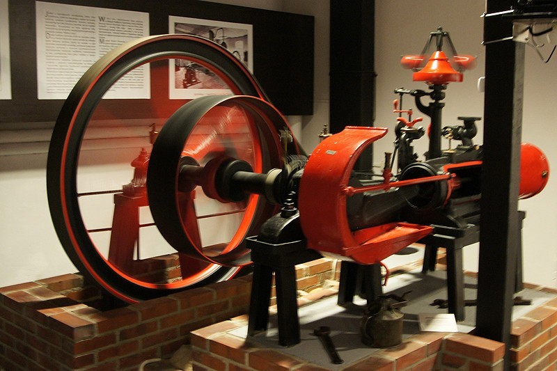 W Muzeum Historii Przemysłu w Opatówku ożywili XIX-wieczną maszynę parową. ZDJĘCIA