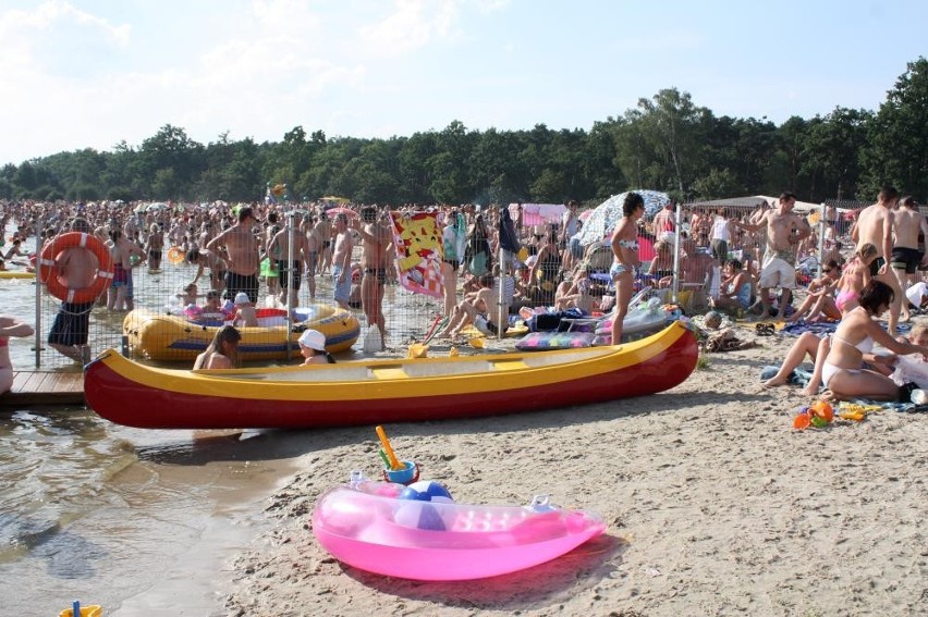 Zakaz kąpieli na Piaskach: W wodzie zakwitły sinice