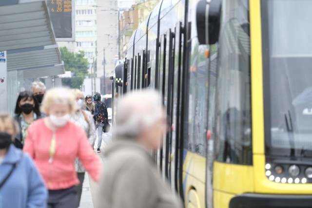 MZK apeluje do pasażerów, by w środkach komunikacji miejskiej zasłaniali usta i nos