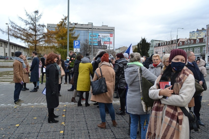 W Sosnowcu otwarto Rondo Praw Kobiet. Uroczystość odbyła się...