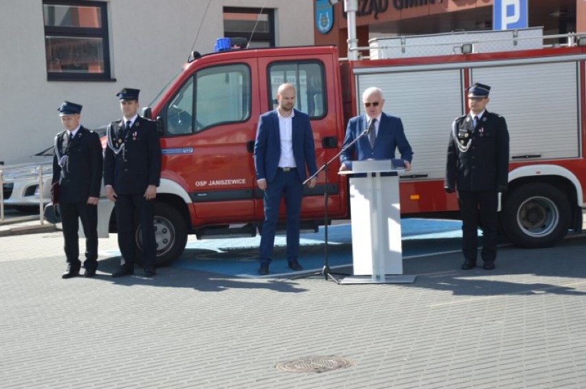 Strażacy z Janiszewic w gminie Zduńska Wola mają kolejny wóz...