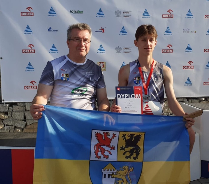 Biegi. W Karpaczu Mateusz Buśko z UKS Ekoludka Szczenurze został wicemistrzem Polski U16