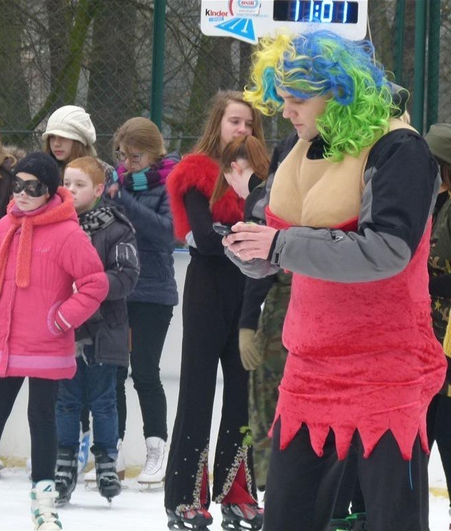 Bal przebierańców na piotrkowskim lodowisku [ZDJĘCIA]