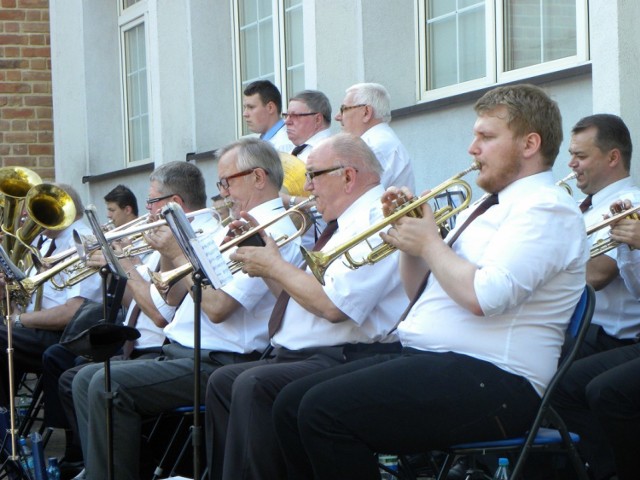 Orkiestry dęte zagrały przed basztą Dorotka