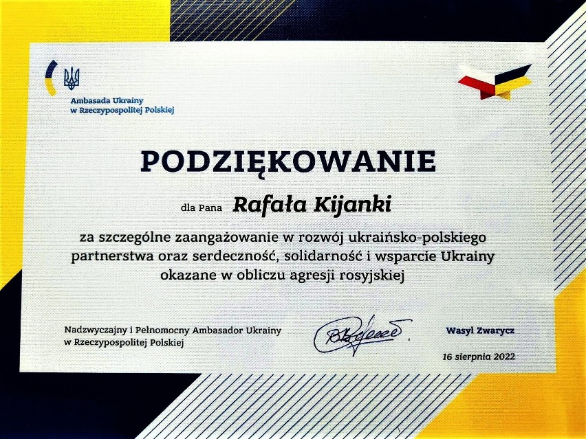 Dyrektor pogotowia ratunkowego w Przemyślu Rafał Kijanka, odebrał podziękowania od ukraińskiego narodu