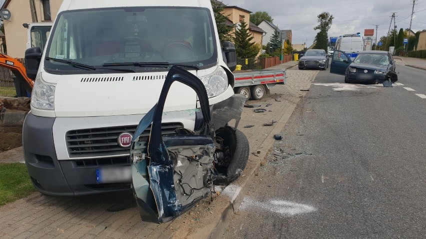 Wypadek w Szczepanku. 31-latka uderzyła w busa. Razem z...