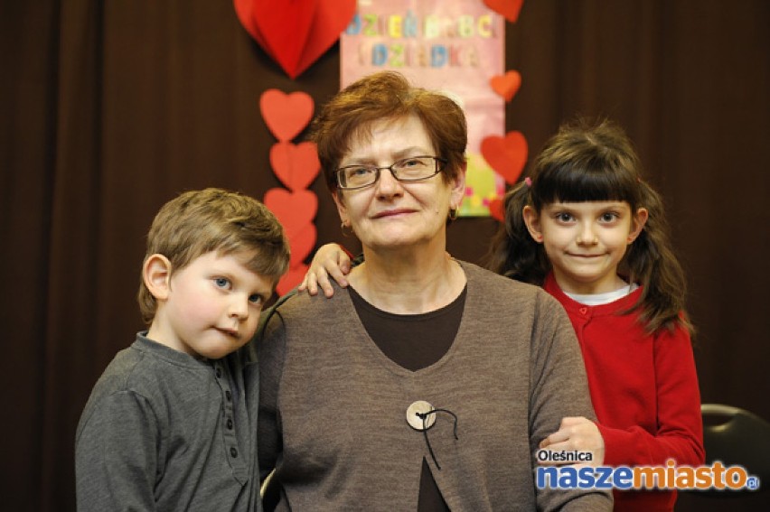 Irena Szymańska z wnukami Olą i Hubertem Halter