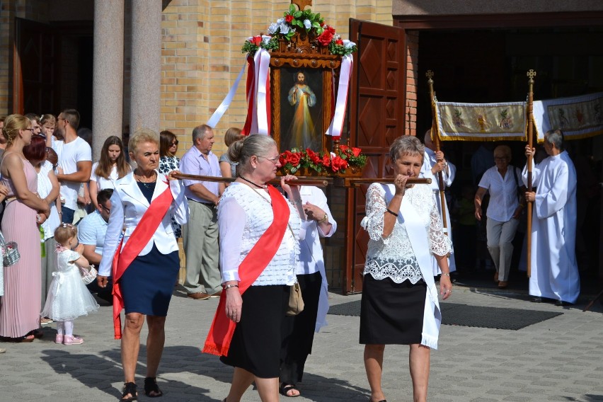 Boże Ciało w Głogowie. Wierni szli w procesji (FOTO)