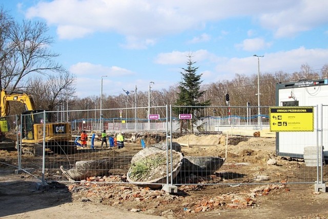 Przejdź do galerii i zobacz zdjęcia z prowadzonych prac przy budowie nowego dworca kolejowego w Kraśniku.