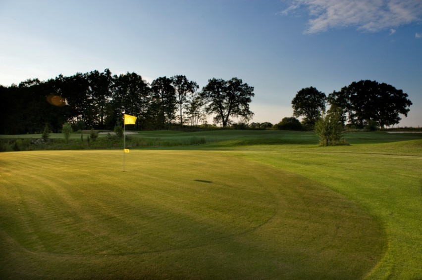 Golf w Warszawie. Dołącz do celebrytów i zacznij grać w...