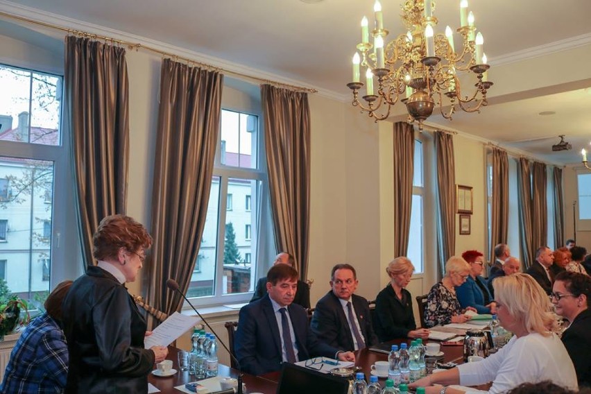 Pierwsza sesja Rady Miejskiej w Lublińcu. Radni wybrali już przewodniczącego i wiceprzewodniczącego ZDJĘCIA