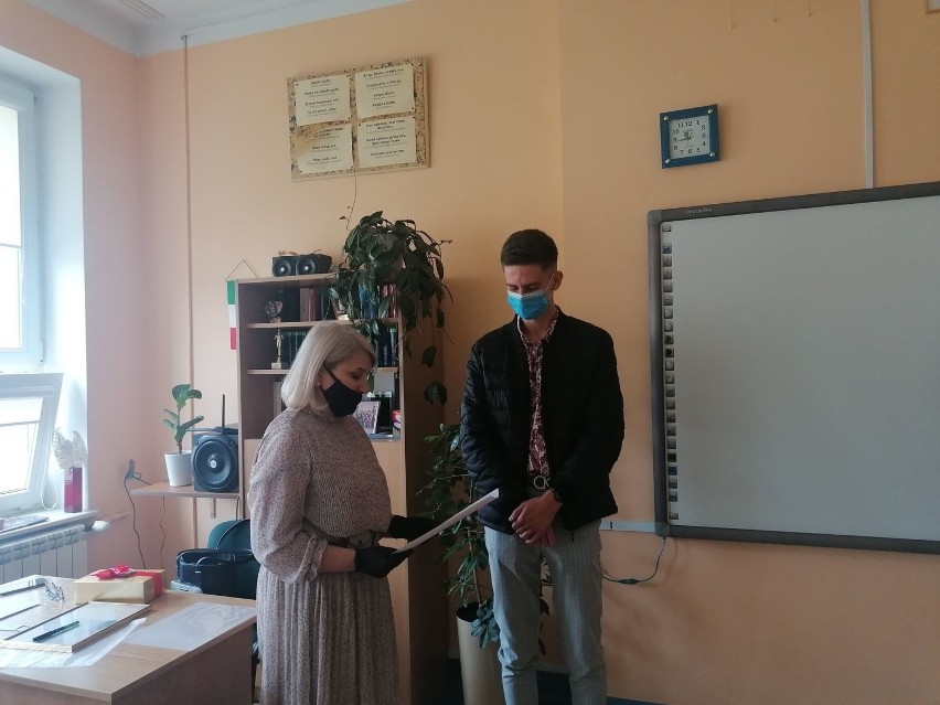 Zakończenie roku szkolnego maturzystów w Liceum Ogólnokształcącym imienia księdza kardynała Stefana Wyszyńskiego w Staszowie (ZDJĘCIA)