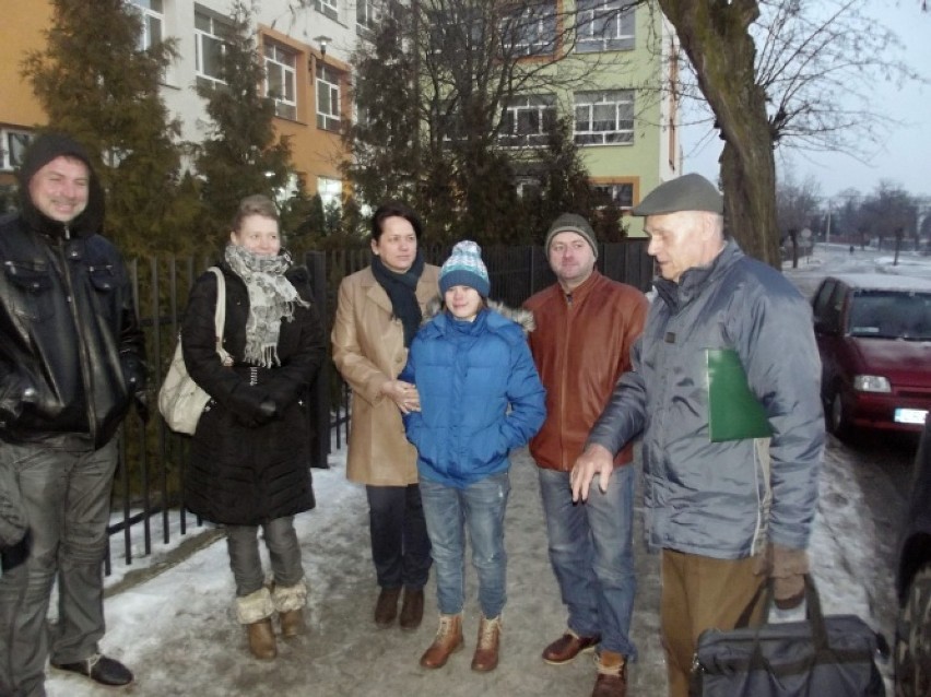 Grupa młodzieży wraz z Wojciechem Benedykcińskim