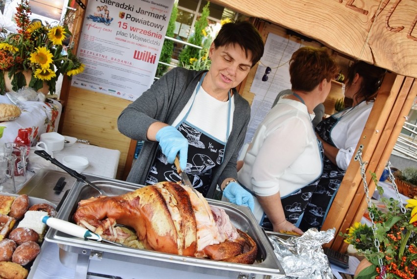 Jarmark Powiatowy w Sieradzu 2019. Stoiska z atrakcjami i podziękowanie za plony (zdjęcia)