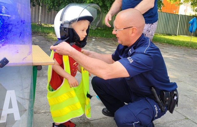 Pikniki Rodzinne z okazji Dnia Dziecka były okazją do przybliżenia specyfiki pracy w policji