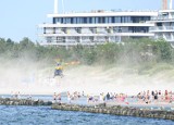 Akcja ratunkowa na plaży w Darłówku. Lądował śmigłowiec LPR