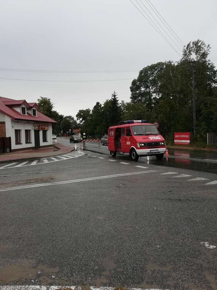 Wypadki w gminie Poświętne. Groźne czołowe zderzenie i kolizja z sarną [ZDJĘCIA]