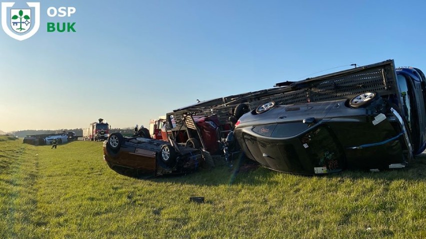 Wypadek autolawety z samochodami na autostradzie A2