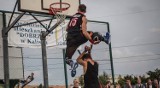 Leszno. Dawid Mazur lata nad koszem. Kontuzja pokrzyżowała jego karierę. Czy „emerytowany” dunker powróci na arenę koszykarską? ZDJĘCIA