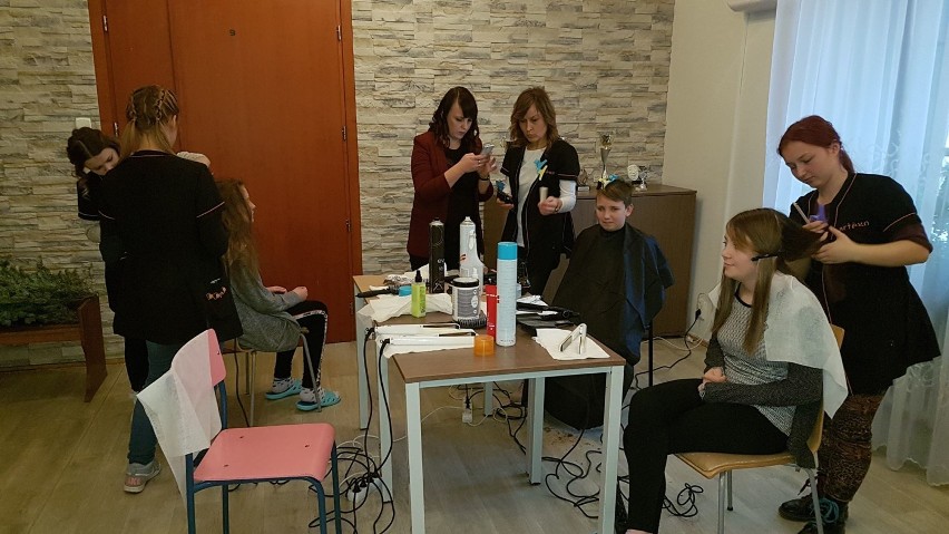 Świąteczna akcja adeptek fryzjerstwa z OHP