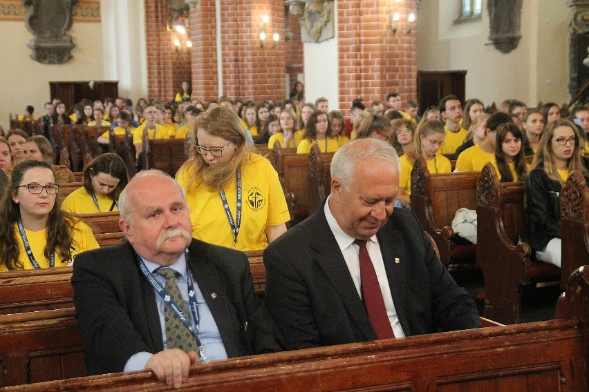 Stypendyści Fundacji Dzieło Nowego Tysiąclecia w Legnicy [ZDJĘCIA]