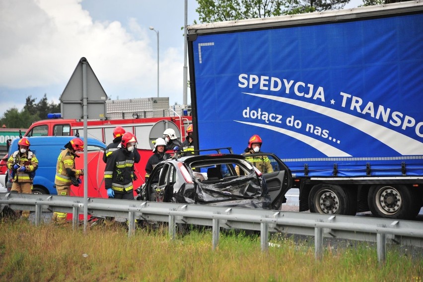 Tragiczny wypadek w Krzepicach. Zginął kierowca samochodu...