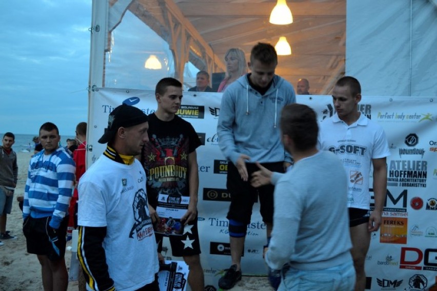 Krynica Morska. Gala sportów walki na plaży. MMA, Brazylijskie Jiu-Jitsu, plażowe zapasy