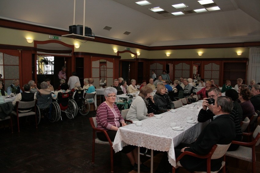 Łężeczki - Uniwersytet Trzeciego Wieku gościł w Domu Pomocy Społecznej