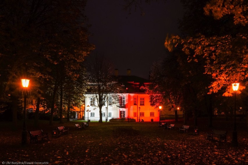 Święto Niepodległości 20202. Biało-czerwony Białystok. Podświetlone budynki miasta 11 listopada [zdjęcia]