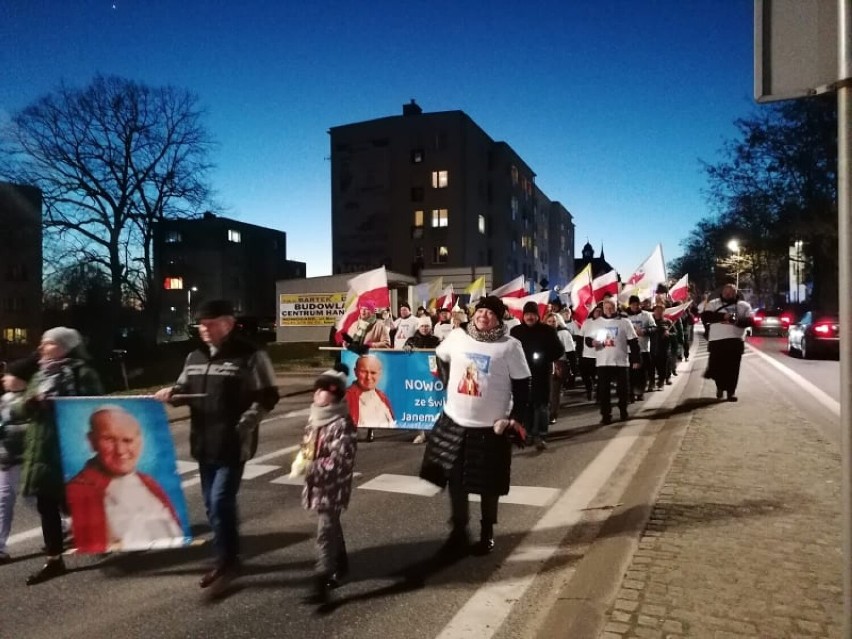 Kilkaset osób na marszu w obronie św. Jana Pawła II