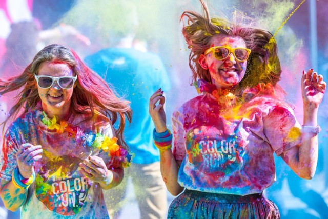 Trasa The Color Run liczy 5 km i na każdym pokonanym kilometrze doładowuje akumulatory uczestników biegu kolorami - informują organizatorzy The Color Run Poznań 2016.