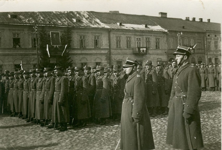 10 marca 1946 roku. Pierwsza powojenna promocja wojskowa na...