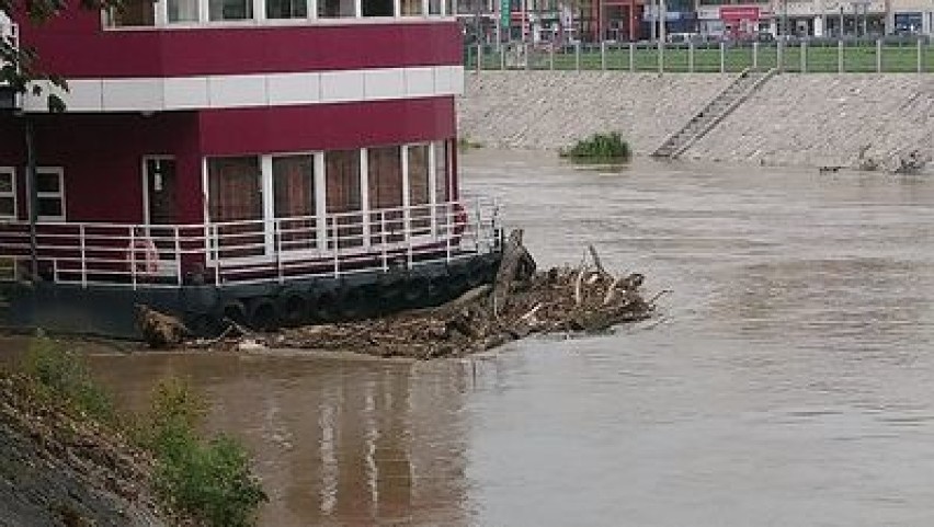 Wielka fala powodziowa na Odrze we Wrocławiu. Zobaczcie zdjęcia Czytelników! 