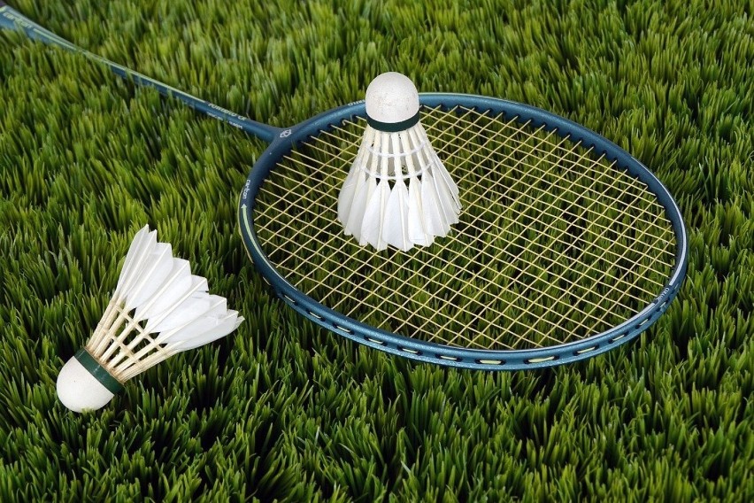 Badminton

Gra w badmintona, tenisa, czy kopanie piłki to...