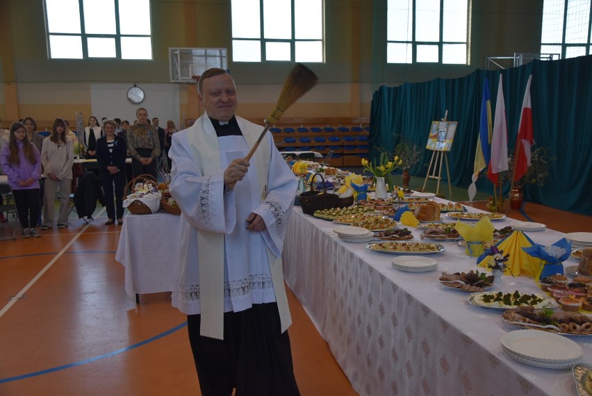 Wielkanocne spotkanie dla Ukraińców w kościele św. Floriana i w ZS im. H. Cegielskiego