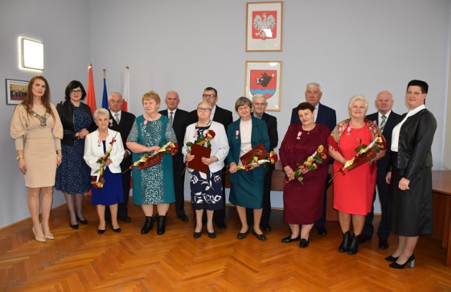 Wręczone zostały również kwiaty, dyplomy oraz stosowne legitymacje. Nie zabrakło również jubileuszowego tortu oraz symbolicznego toastu.