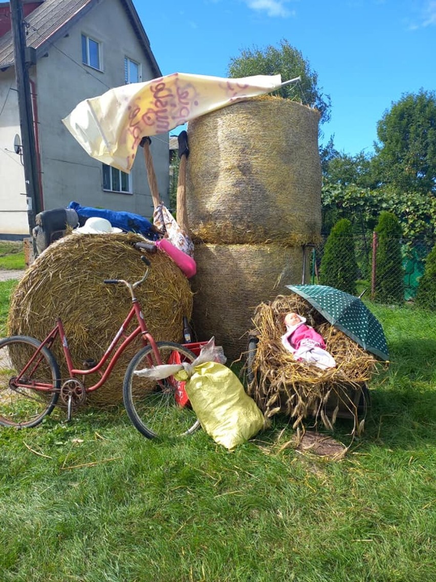 Gm. Nowy Staw. Takie zagrody dożynkowe przygotowali mieszkańcy sołectw. Już 11 września święto plonów