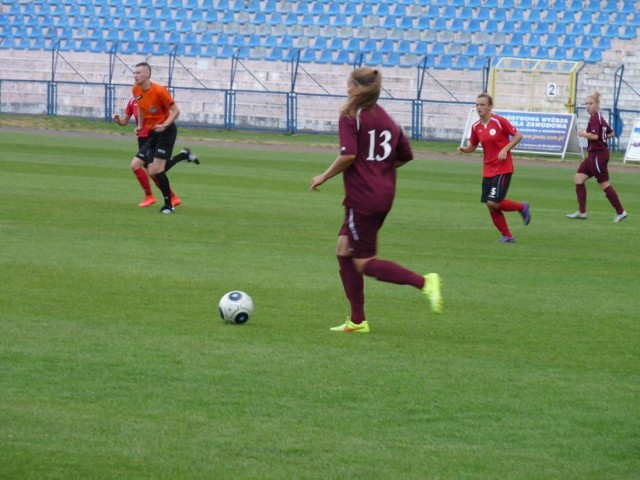 Agata Sobkowicz (czerwona koszulka) strzeliła swojego pierwszego gola dla reprezentacji Polski.