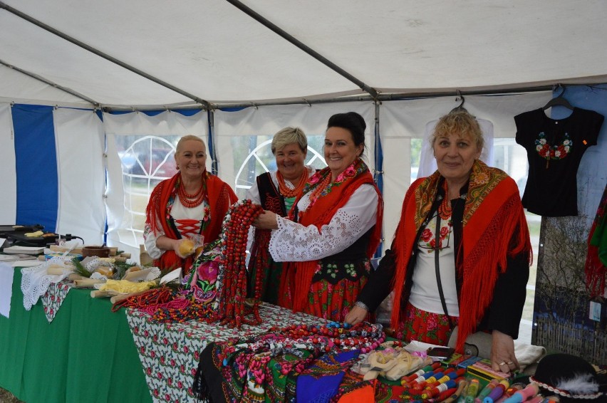 XV Dni Powiatu Kartuskiego - dzień drugi - Perły dla Życia, kraina rękodzieła i muzyka pokoleń na scenie ZDJĘCIA, WIDEO